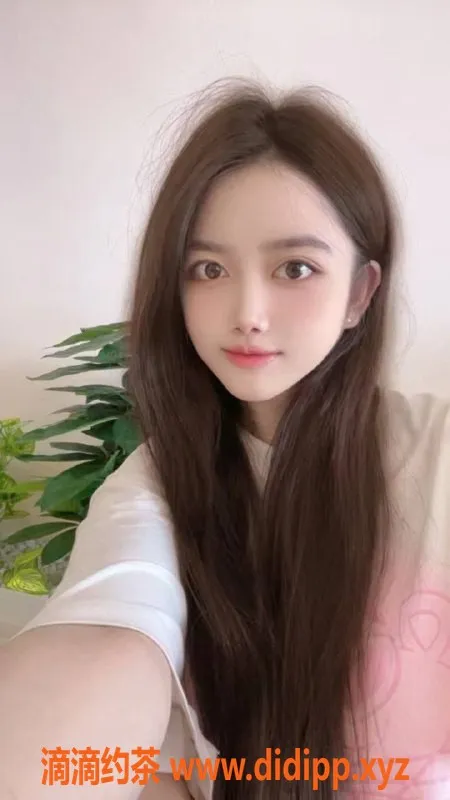 长沙楼凤-岳麓区19岁芊芊，162cm 45kg 精致服务