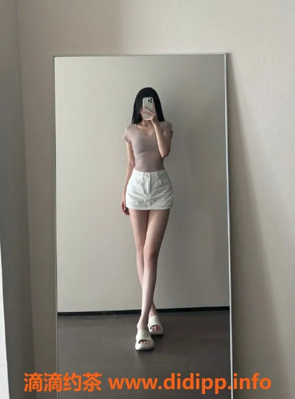 无锡楼凤-锡山区高颜值依涵，175/54kg，陪浴服务