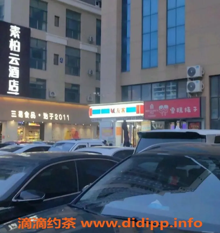 烟台楼凤-海阳云龙国际青青，性感身材引人注目