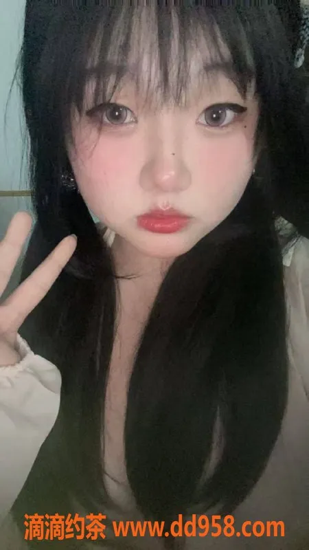 惠州楼凤资源信息,大亚湾童颜巨乳，165高F罩杯，18岁 三件套服务