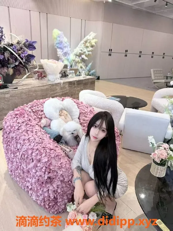 常州楼凤-24岁梅梅，常州悦霂嘉源酒店，身高166，95斤