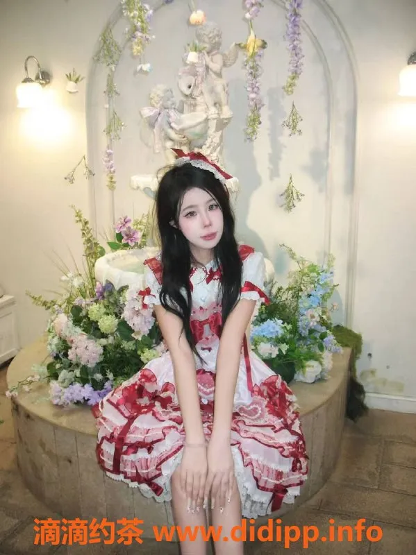 广州楼凤-天河小白：800元嫩妹，鸳鸯浴体验