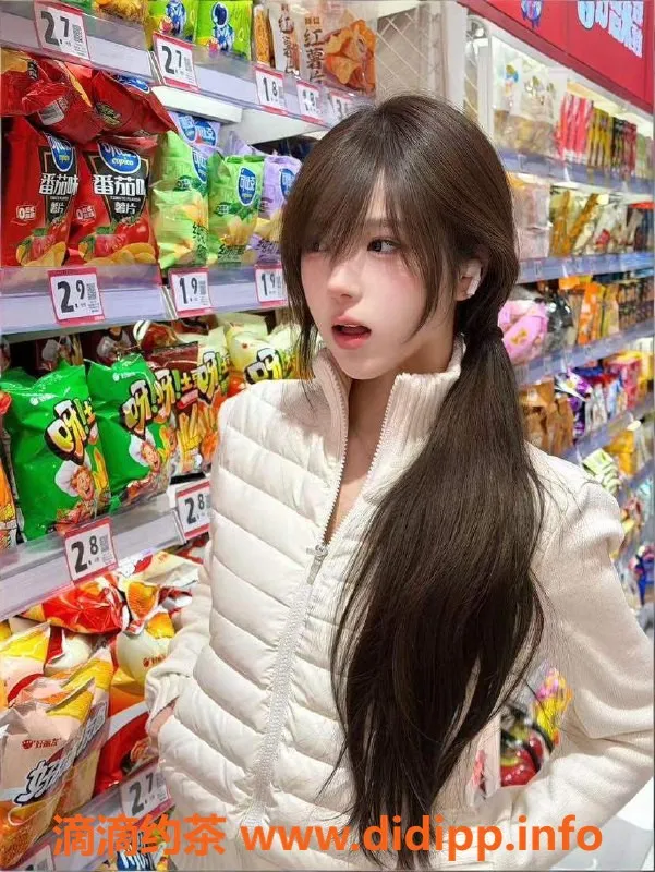 常州楼凤资源信息,武进学妹陪浴，160cm 90斤 C胸，课费600元起