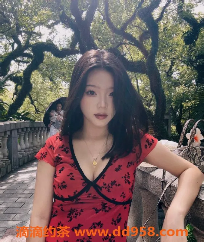 深圳楼凤资源信息,福田嫩妹伊伊，19岁160b，价格1100P