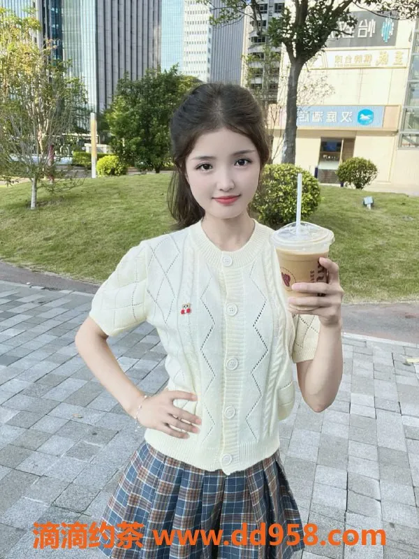 广州楼凤-黄埔嫩妹心心，水费600p等你来约！