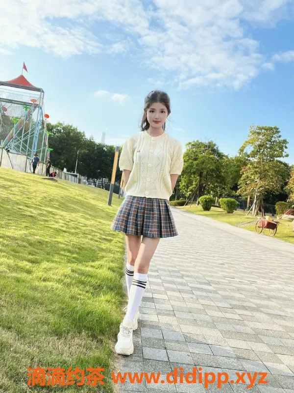 广州楼凤-黄埔嫩妹心心，水费600p等你来约！