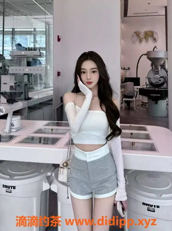 广州楼凤-天河嫩妹幕雪，水费800p，极致体验等你来！