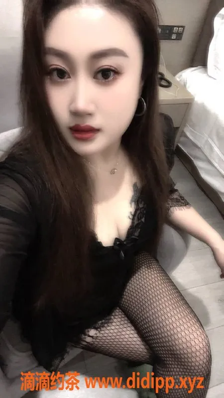 成都楼凤-武侯区小提，27岁168高，105斤，400元/50分钟