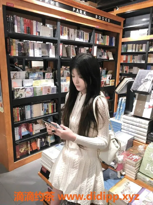 广州楼凤-天河嫩妹唐微微，夜课仅需10P体验独特服务