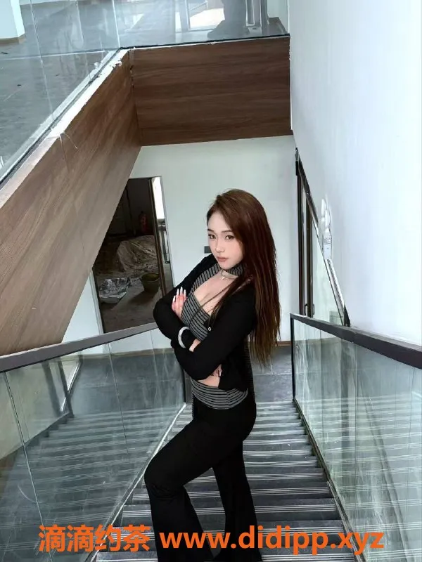 广州楼凤资源信息,天河嫩妹荣荣，上身长腿，水费800p