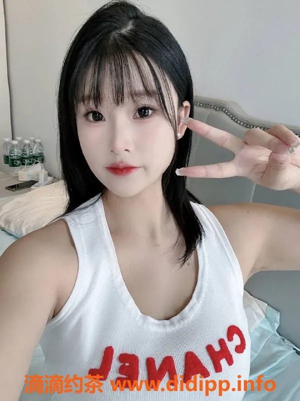 成都楼凤-成华区超爽嫩妹云云，D+巨乳，19岁体验分享