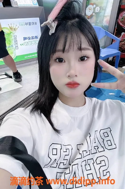 成都楼凤资源信息,成华区超爽嫩妹云云，D+巨乳，19岁体验分享