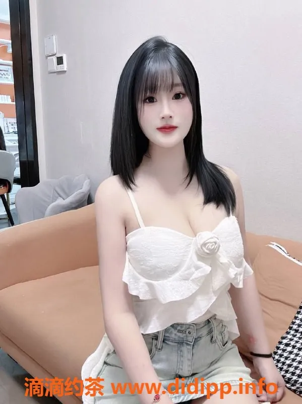 成都楼凤-成华区超爽嫩妹云云，D+巨乳，19岁体验分享