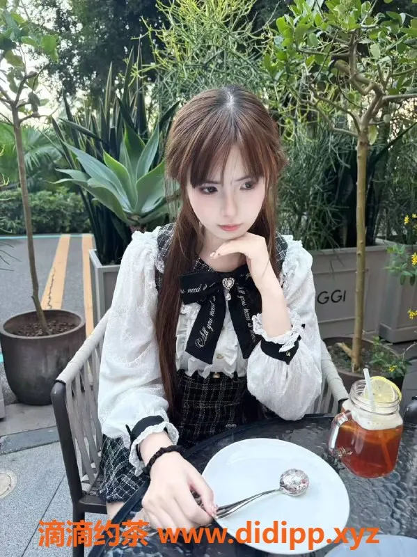 深圳楼凤-南山嫩妹西西，制服长腿服务，1500起