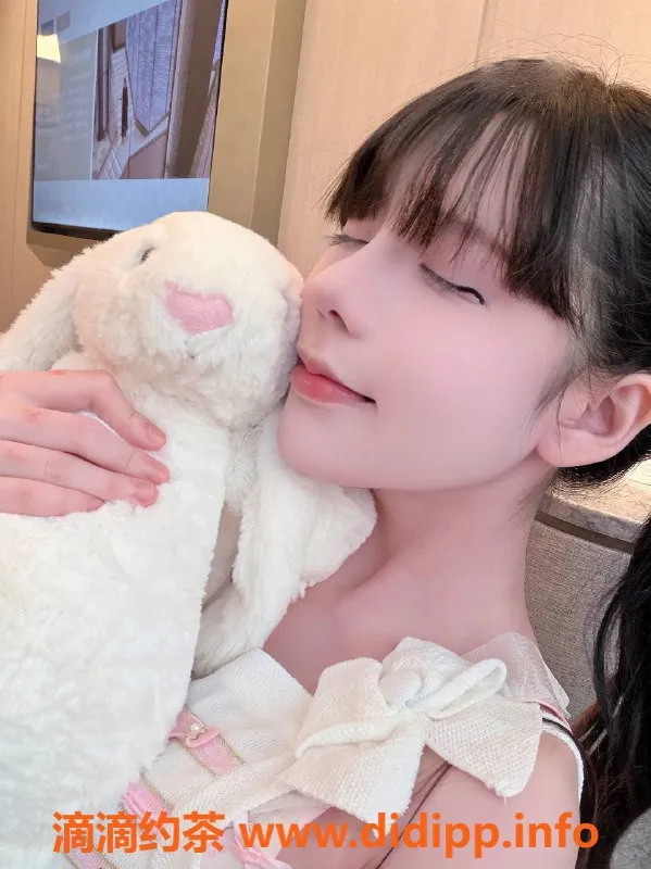 广州楼凤-天河兔牙萝莉，12P夜课舌吻体验