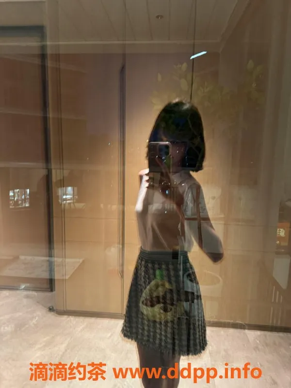 无锡楼凤-锡山区高颜值李简星，性感教师陪浴服务