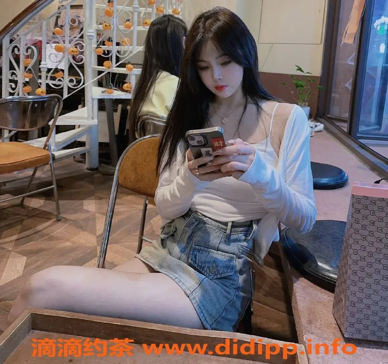 广州楼凤-天河御姐依依，800水费双飞服务