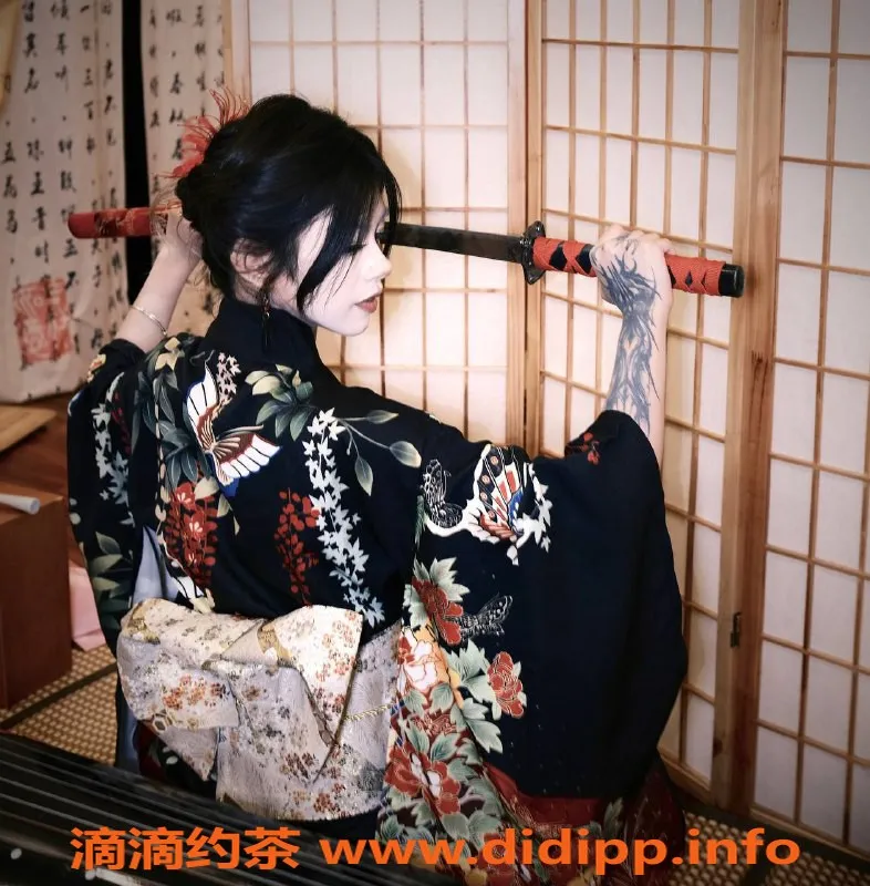 广州楼凤-金沙洲御姐洛洛，水费800p，享受极致服务