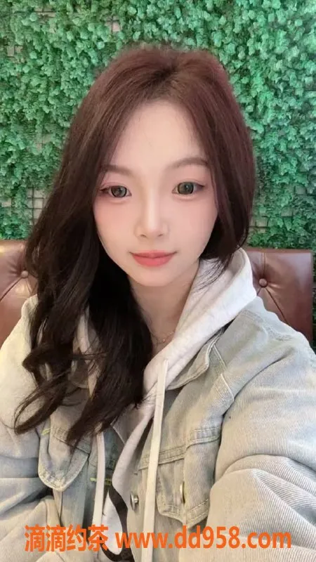 成都楼凤-武侯区微胖嫩妹小妍，性价比高，6P体验