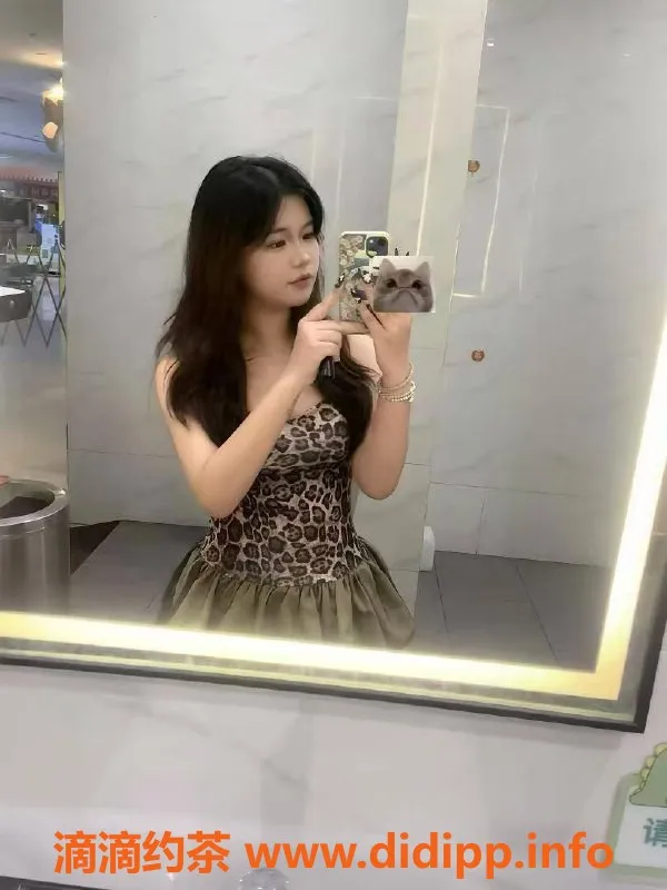 广州楼凤-佛山禅城嫩妹莹莹，600元亲密服务