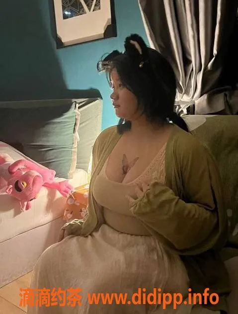 成都楼凤资源信息,成都冰冰，17岁坦克身材，大胸妹，400元包夜