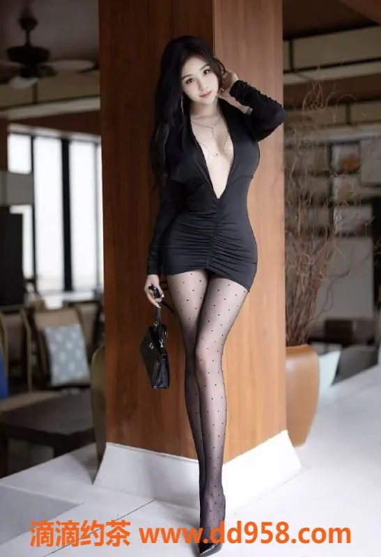 广州楼凤-天河梅子，800元享受鸳鸯浴与丝袜服务