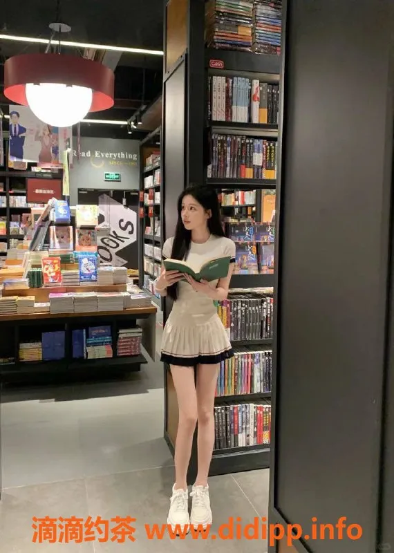 无锡楼凤-梁溪区点点，高颜值陪浴服务，白虎年轻妹子