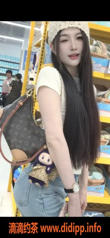 广州楼凤-天河薇薇：大长腿御姐，10P鸳鸯浴等你来享受