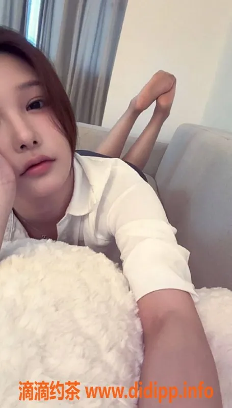 广州楼凤-天河范梦涵，700元私聊，服务优质！