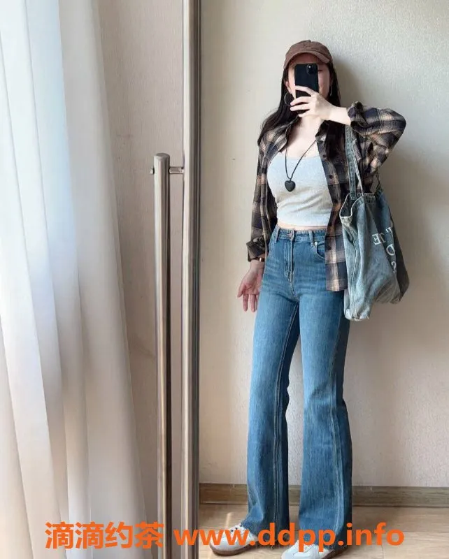 北京楼凤-朝阳西坝河闪闪，26岁C杯，1K茶费