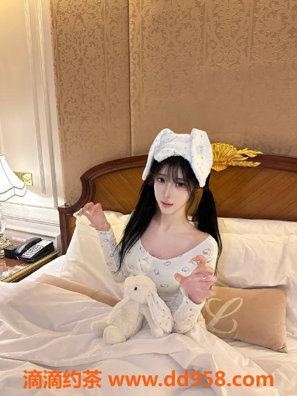 广州楼凤-天河嫩妹卡卡，15P夜课与鸳鸯浴等你体验