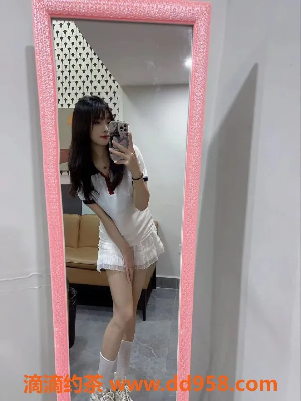 广州楼凤-佛山小美，御姐大胸，6P鸳鸯浴等你来体验！