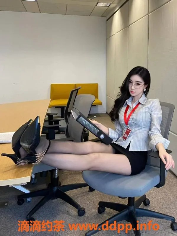 深圳楼凤资源信息,龙岗高启兰：22岁御姐，165cm，轻盈45kg