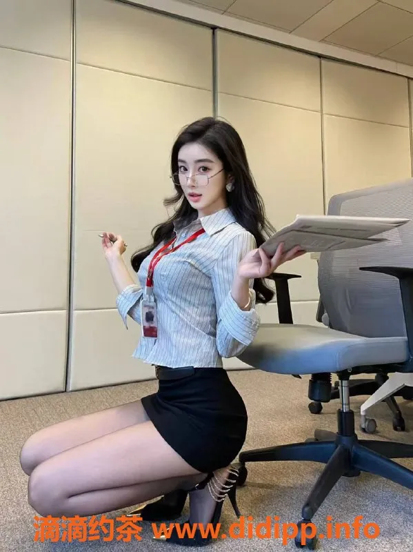 深圳楼凤-龙岗高启兰：22岁御姐，165cm，轻盈45kg