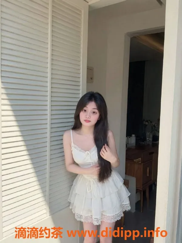 深圳楼凤-龙华小梦，600元体验鸳鸯浴与69服务