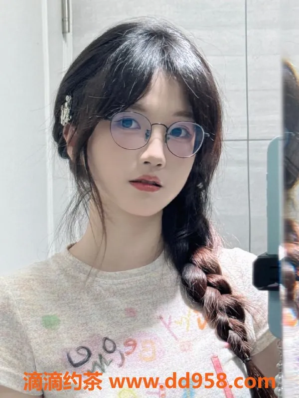 无锡楼凤-锡山区小米，168厘米，45kg，蜜桃臀高颜值陪浴