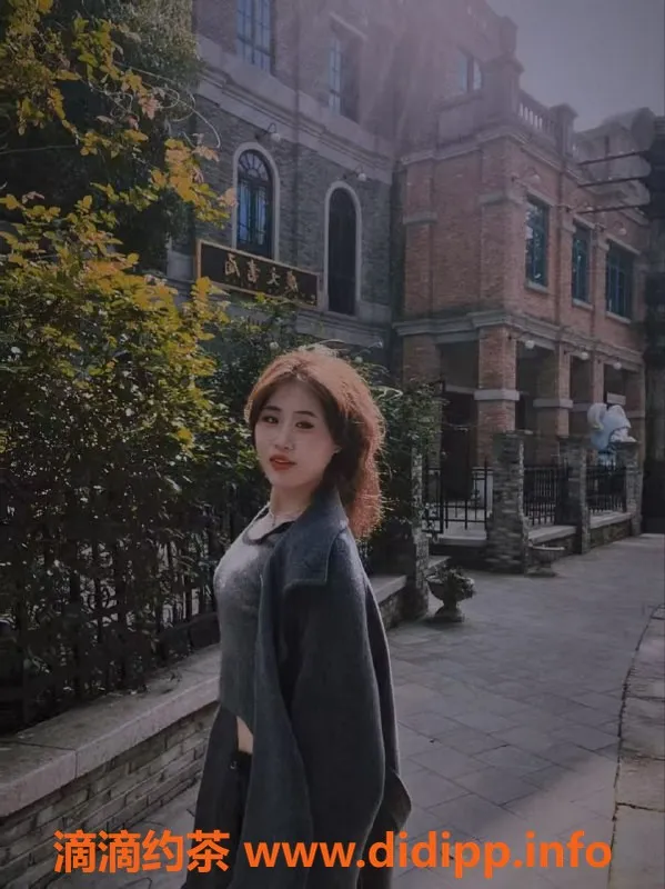 深圳楼凤-龙华婷婷，800元热情服务，陪聊互动无限魅力