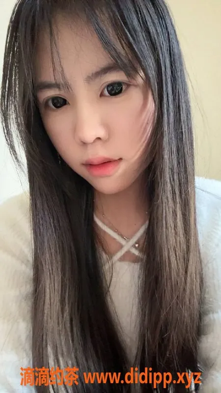 成都楼凤-成华区小思颖，18岁，身高162，体重98，超白皮肤