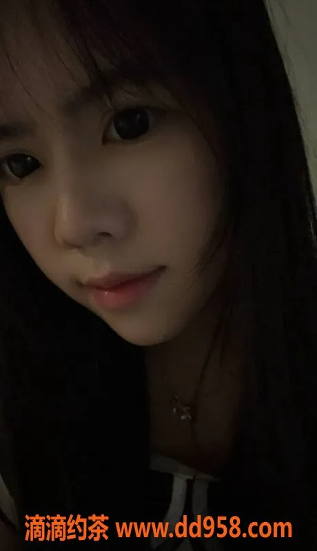 成都楼凤-成华区小思颖，18岁，身高162，体重98，超白皮肤