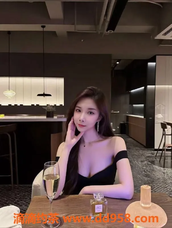 广州楼凤-天河御姐玖儿，600元享丝袜鸳鸯浴！