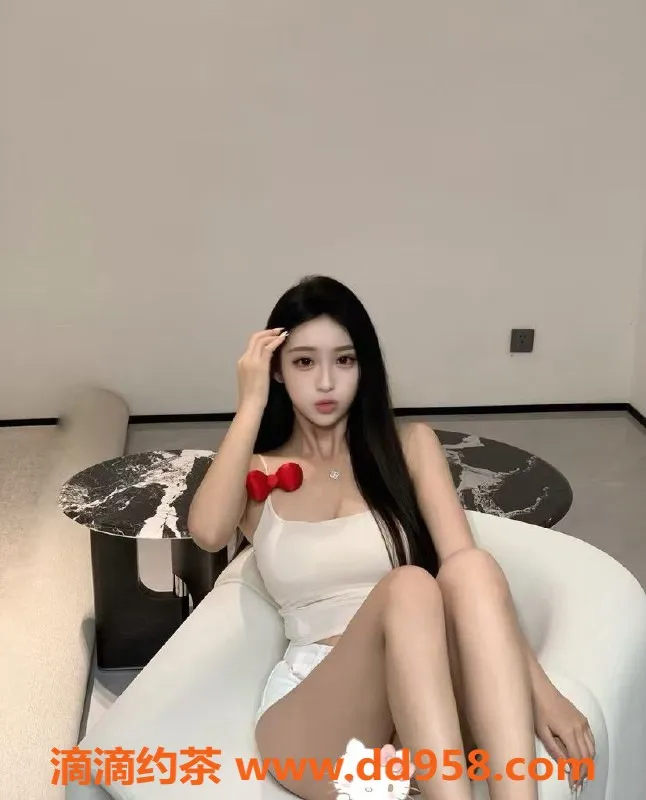 常州楼凤-武进小晨：19岁冷白皮瑜伽老师，陪浴服务