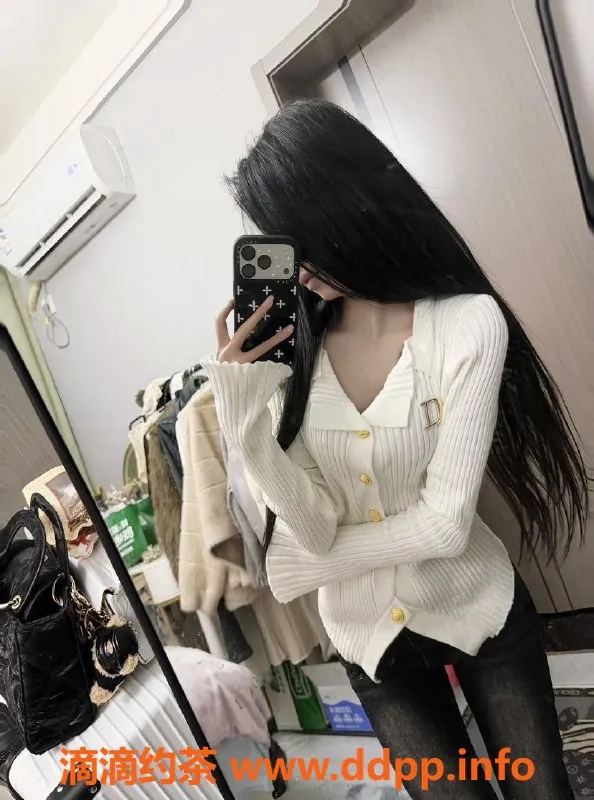 常州楼凤-武进万达18岁嫩妹，陪浴、口交服务，只要800！