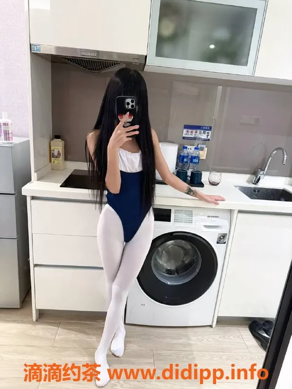 广州楼凤-金沙洲嫩妹困困，800P享受独特服务