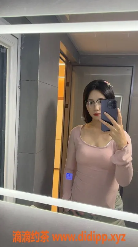 成都楼凤资源信息,成都市元吉，19岁嫩妹，身高165体重100，600元享服务