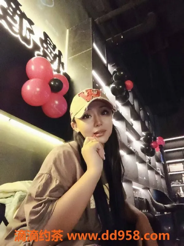 北京上门服务-双井阿依夏，26岁168cm，49kg蜜桃臀女友感上门服务