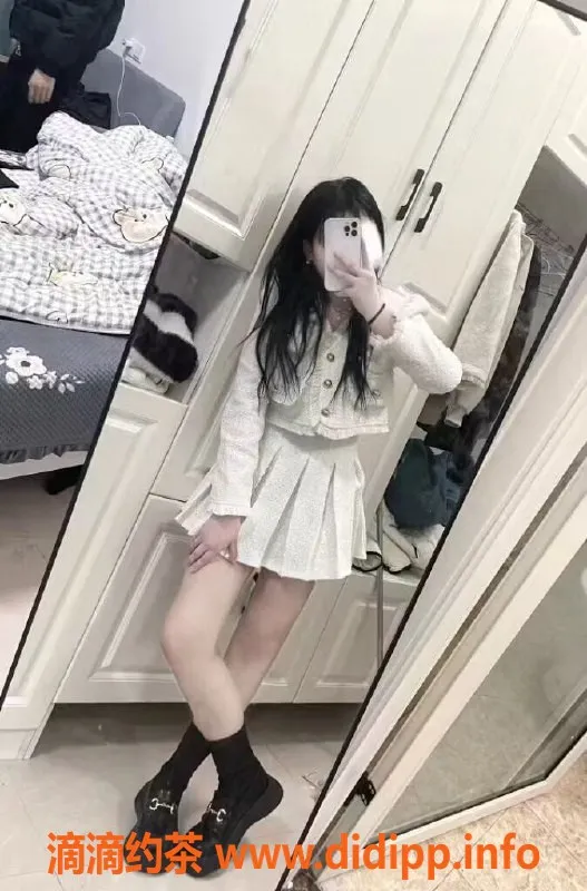 武汉楼凤-小莹，身高不高，但让你感受不一样的服务