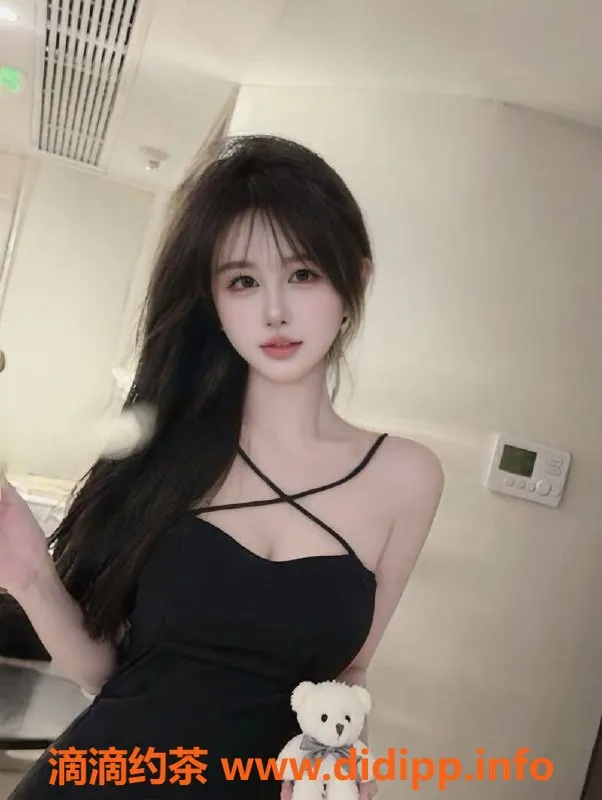 重庆楼凤-江北露娜，22岁D罩杯美女，身高168