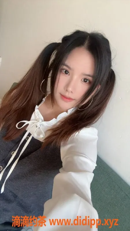 广州楼凤-白云欣欣，身高165，课费700元，有服务项目等你体验！