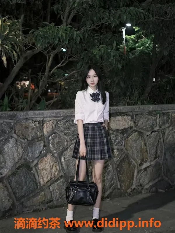 广州楼凤-天河区158嫩妹：C罩杯高跟鞋服务等你来体验