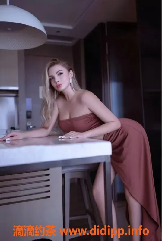 无锡楼凤-锡山区高颜值陪浴玛丽娜，身高170，体重47斤